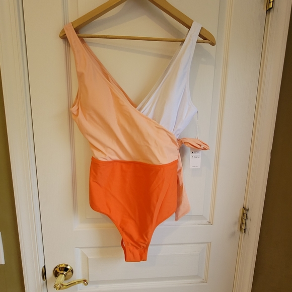 CUPSHE brand new suit, never worn - Picture 5 of 8